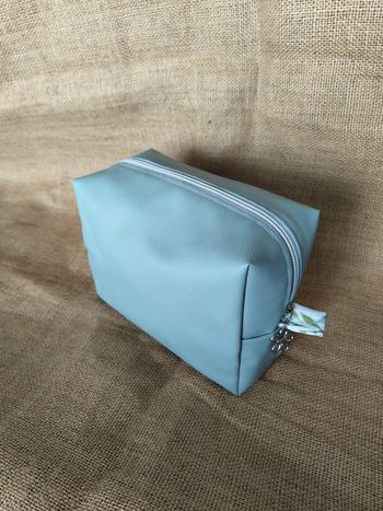 Trousse de toilette - simili cuir vert d'eau