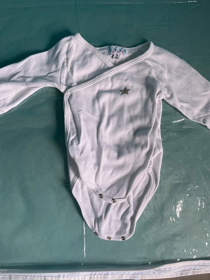 Lot de 4 bodies 3 mois dont Absorba - photo numéro 2