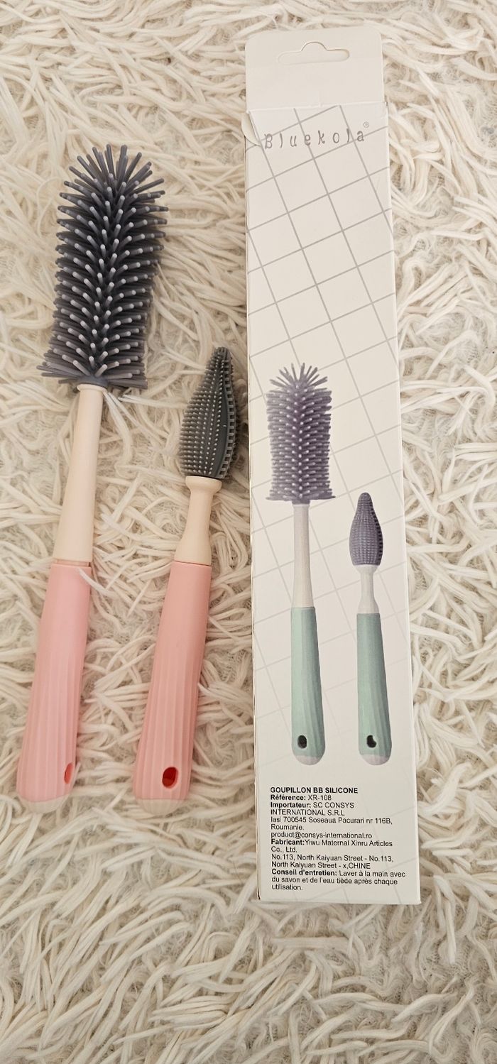 Lot de 2 goupillons roses en silicone Neufs - photo numéro 5