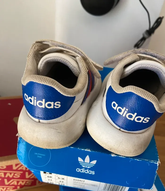 Basket Adidas taille 22 - photo numéro 5