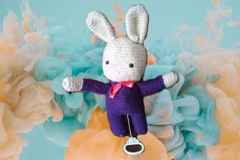 Amigurumi lapin 40 cm avec boîte musicale fait main