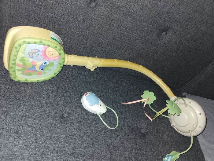 Mobile musical coloris vert Fisher Price, veilleuse avec télécommande - photo numéro 2