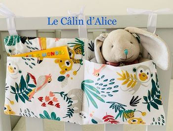 🧸 Range doudou bébé – organisateur de lit fait main – cadeau naissance original