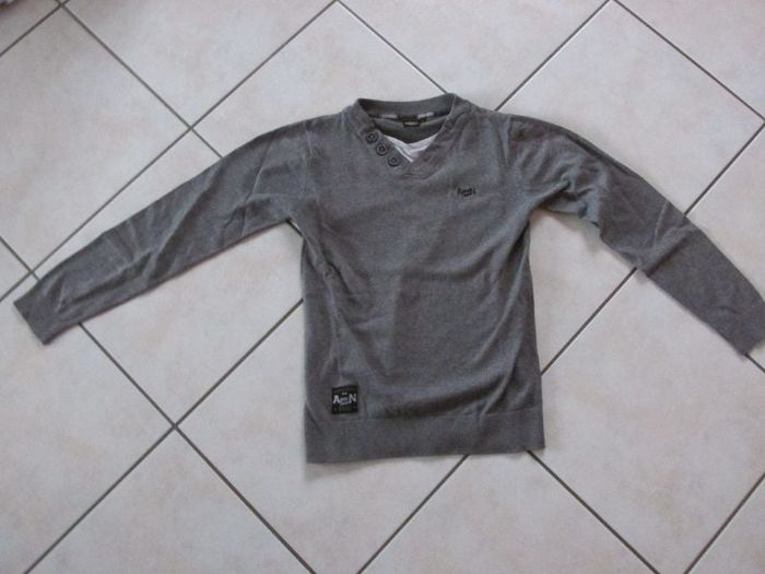 Pull V effet Tee shirt