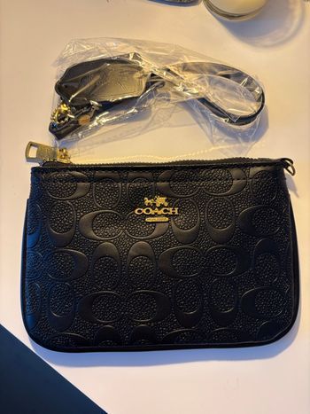 Pochette avec bandoulière 