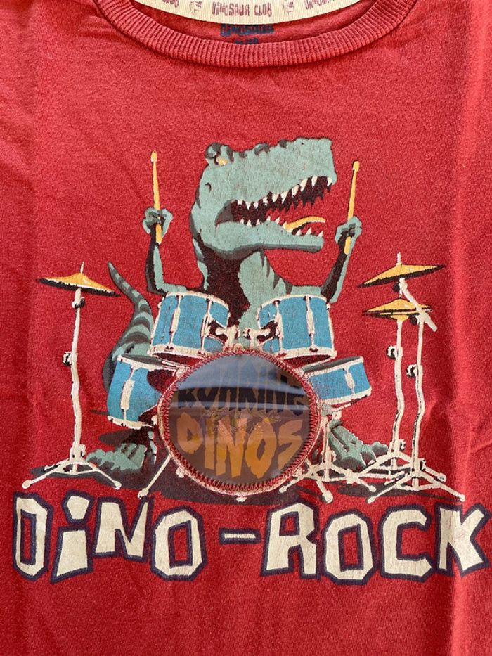T-shirt, avec un dinosaure - photo numéro 2