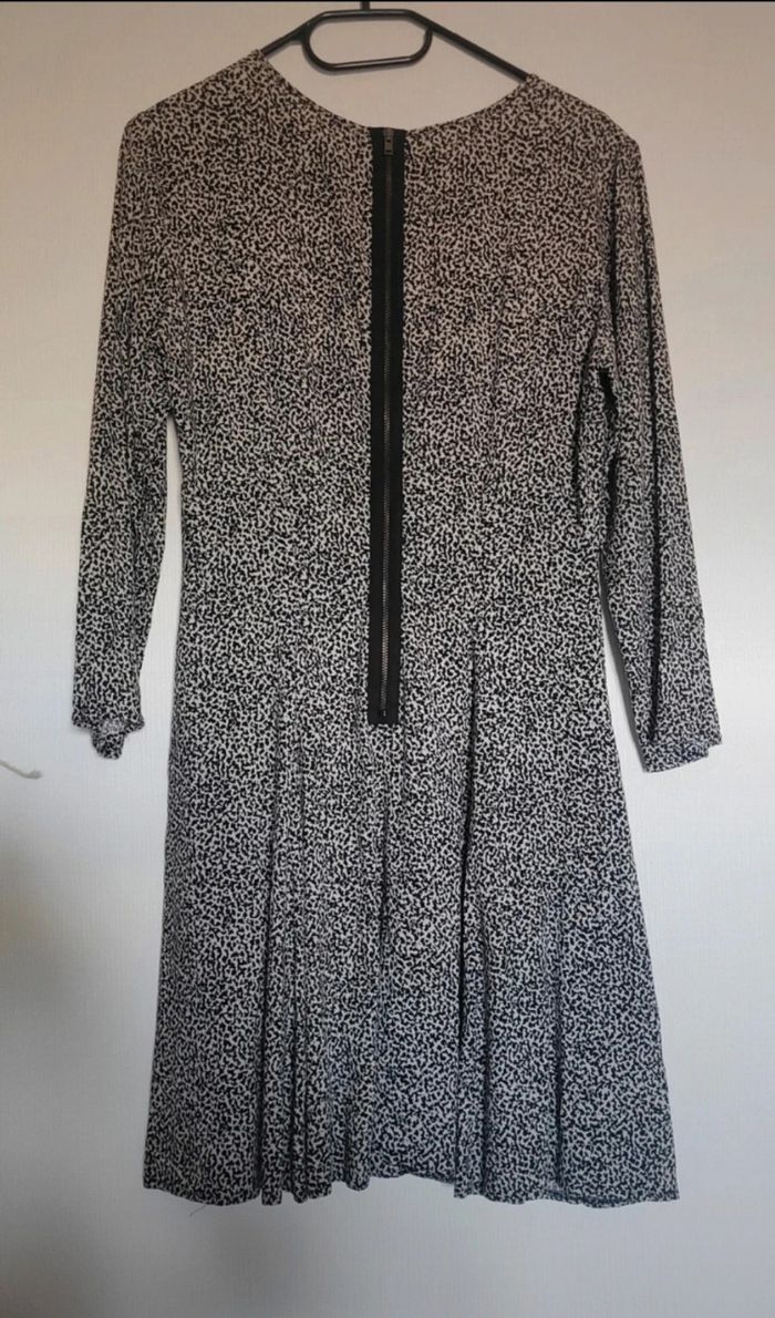 Robe manches longues noire et blanche
United Colors of Beneton - Taille Sunti - photo numéro 2