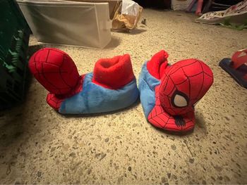 Chausson spiderman taille 27