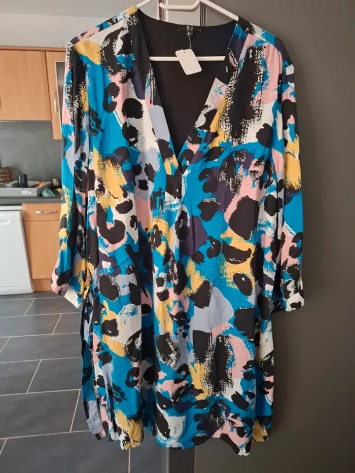 Robe colorée avec ceinture