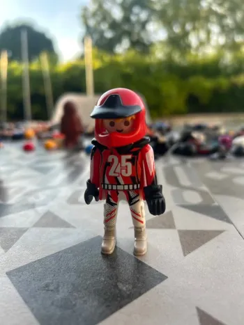 Figurine Playmobil pilote moto motard