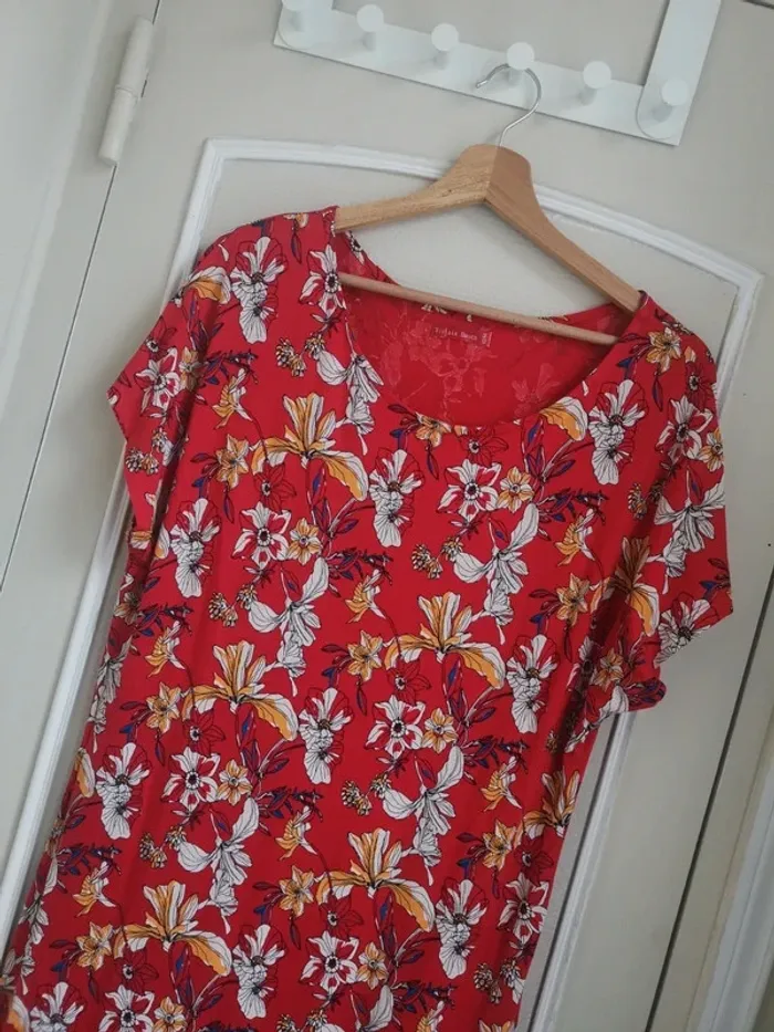 Robe rouge motif floral taille 42-44 - photo numéro 2