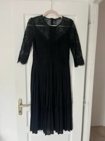 Robe mi-longue dentelle noire