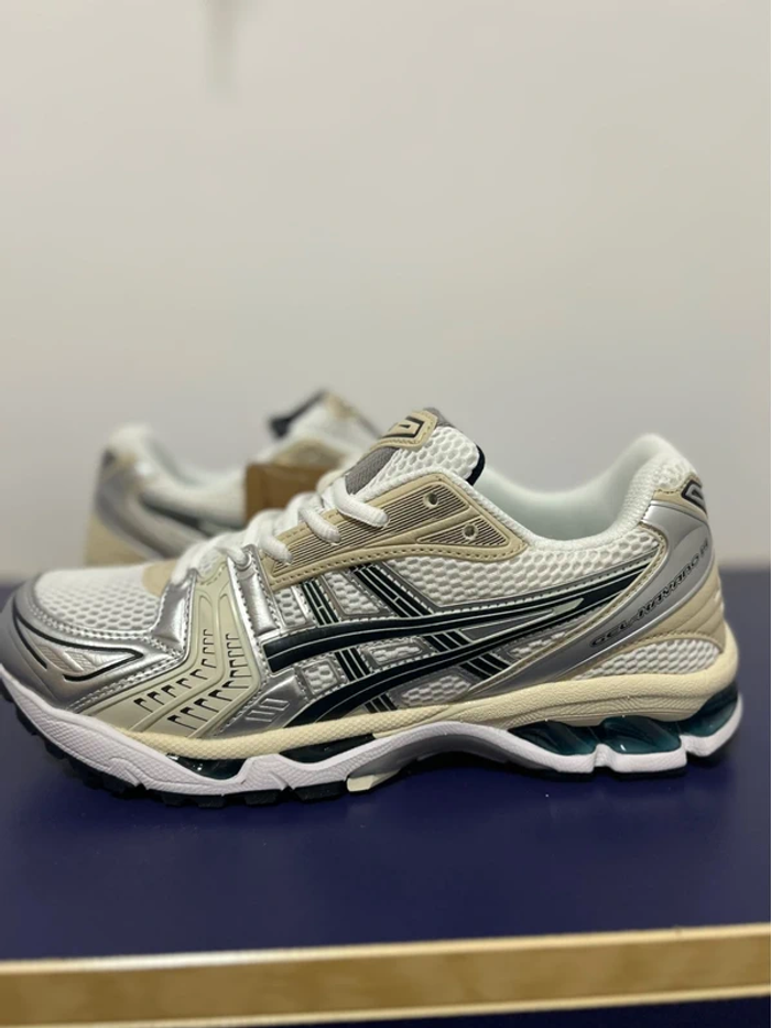 Asics Kayano 14 taille 40.5