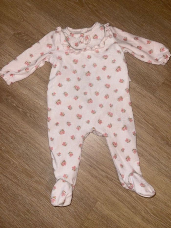 Pyjama velours rose motifs cœur fleurs