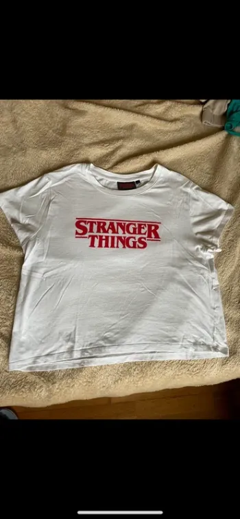 TEE short Strangers Things