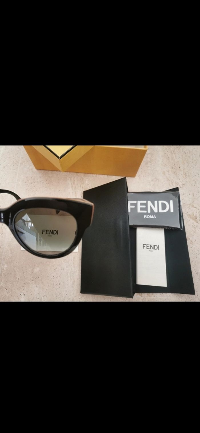 Lunettes de soleil FENDI - photo numéro 4