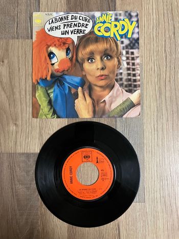 Vinyle 45 tours-Annie Cordy-La bonne du curé 