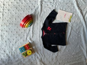 gilet léger marine noeuds rose poitrine 3 mois gémo