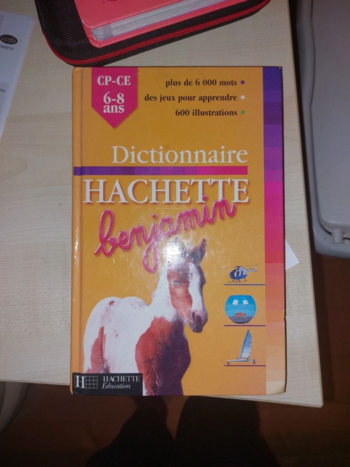 Livre dictionnaire Hachette 6-8 ans
