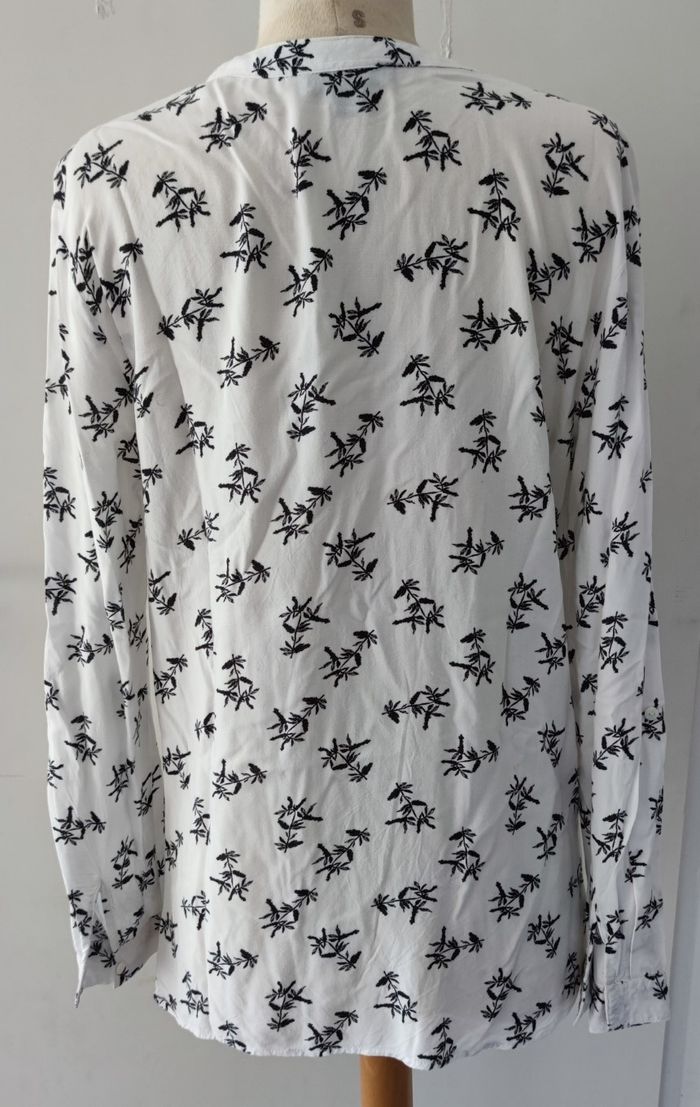 Chemisier femme taille 42 – Blanc à motifs noirs – Manches longues – Très bon état – Style chic flui - photo numéro 2