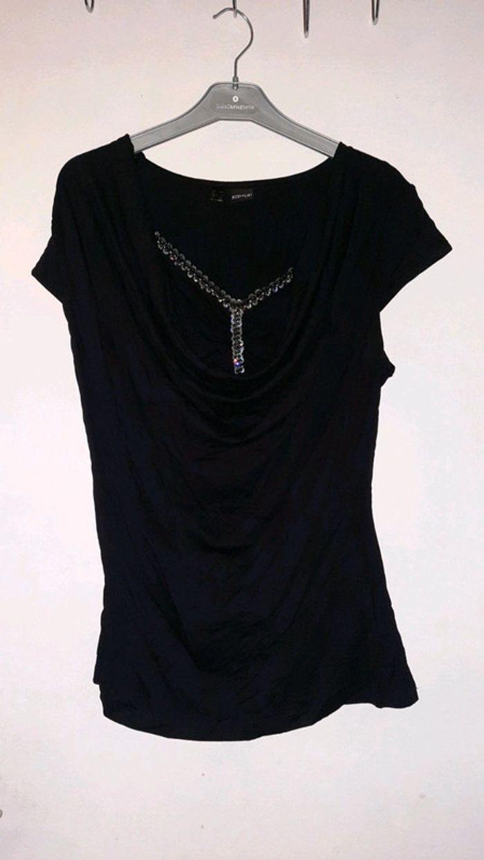 Top noir et strass
