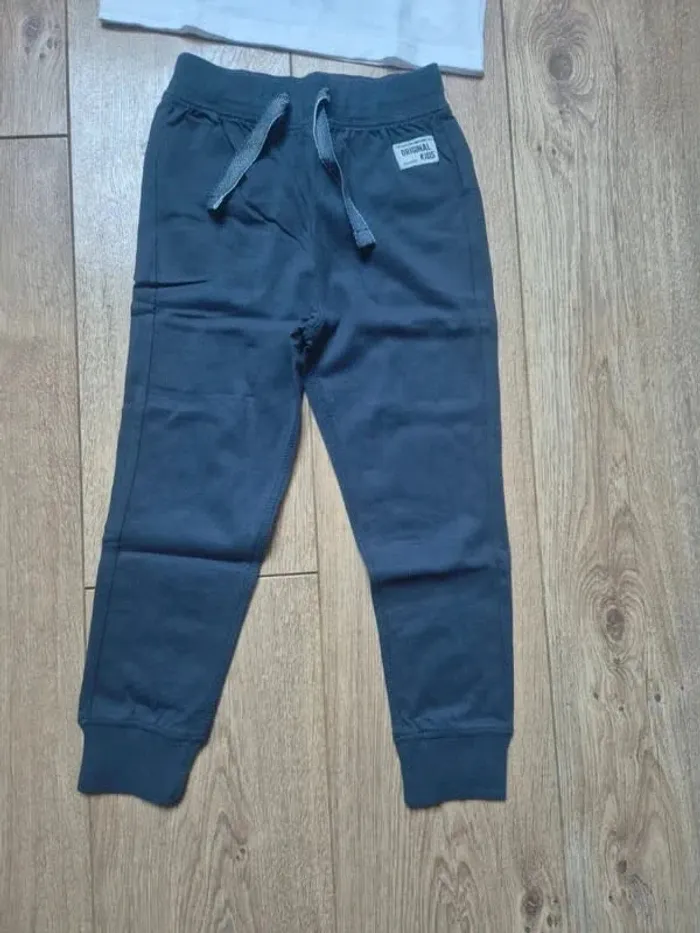 Pyjama en coton tape à l'œil blanc/bleu gris "c'est moi qui mène la barque" 4 ans neuf jamais porté - photo numéro 3
