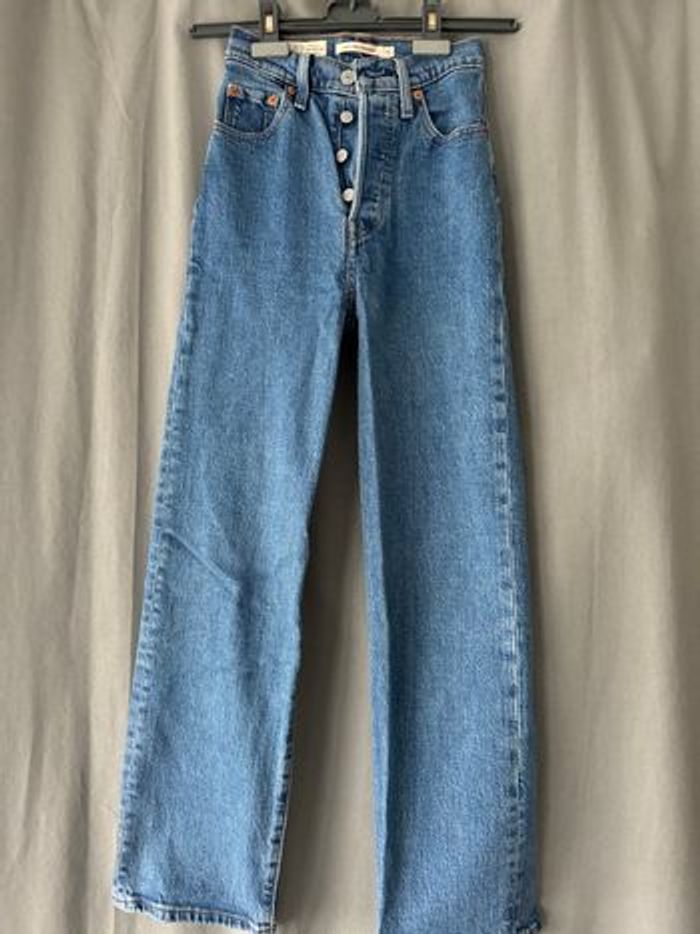 Jean Levi’s ribcage