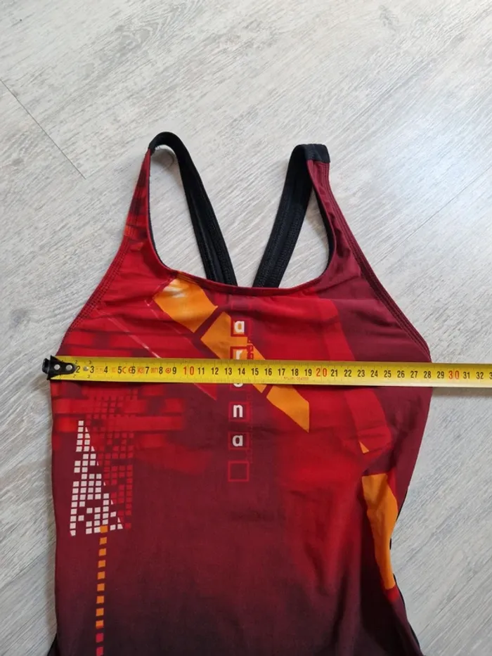 Maillot de bain de natation Arena indiqué taille 36 mais convient à un 34 - photo numéro 7