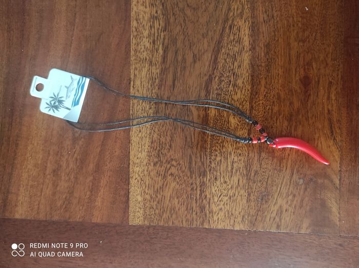 Collier dent de requin