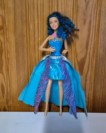Barbie rock n royals erika poupée princesse popstar 2014