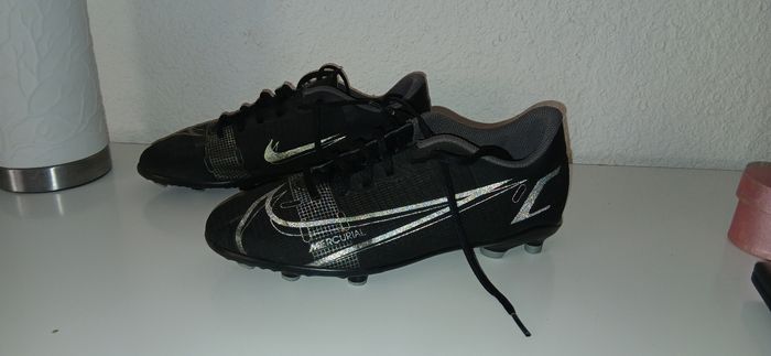 Crampons football  Nike mercurial 38.5