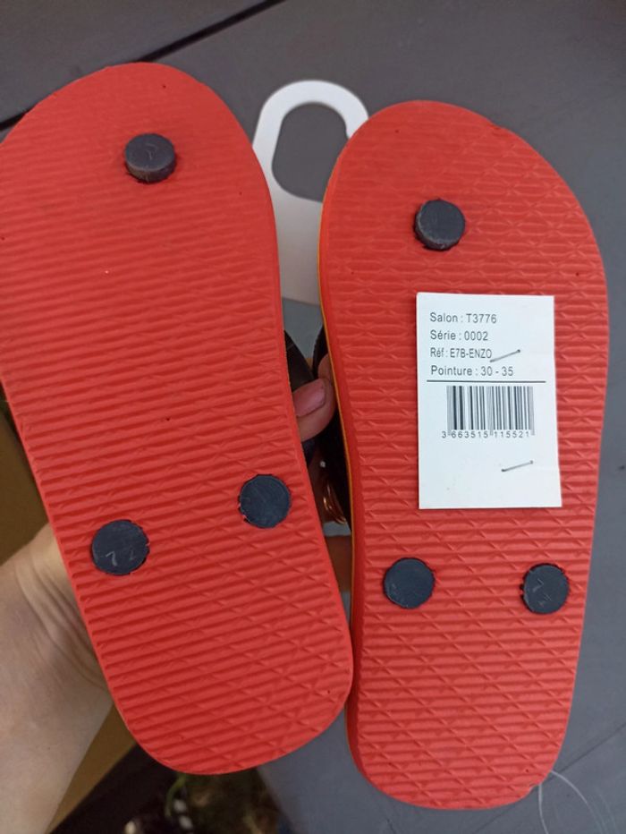 Tong Espagne taille 31 - photo numéro 2