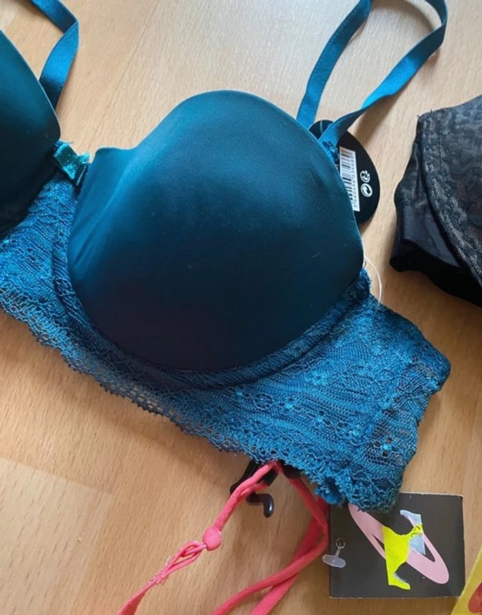 Lot 4 soutien-gorge soutien gorge Taille  90B Fr  Billet doux , un Préambule et un imprévu Neufs - photo numéro 5