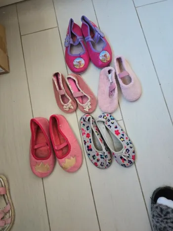 Lot des chaussons filles 5 paires