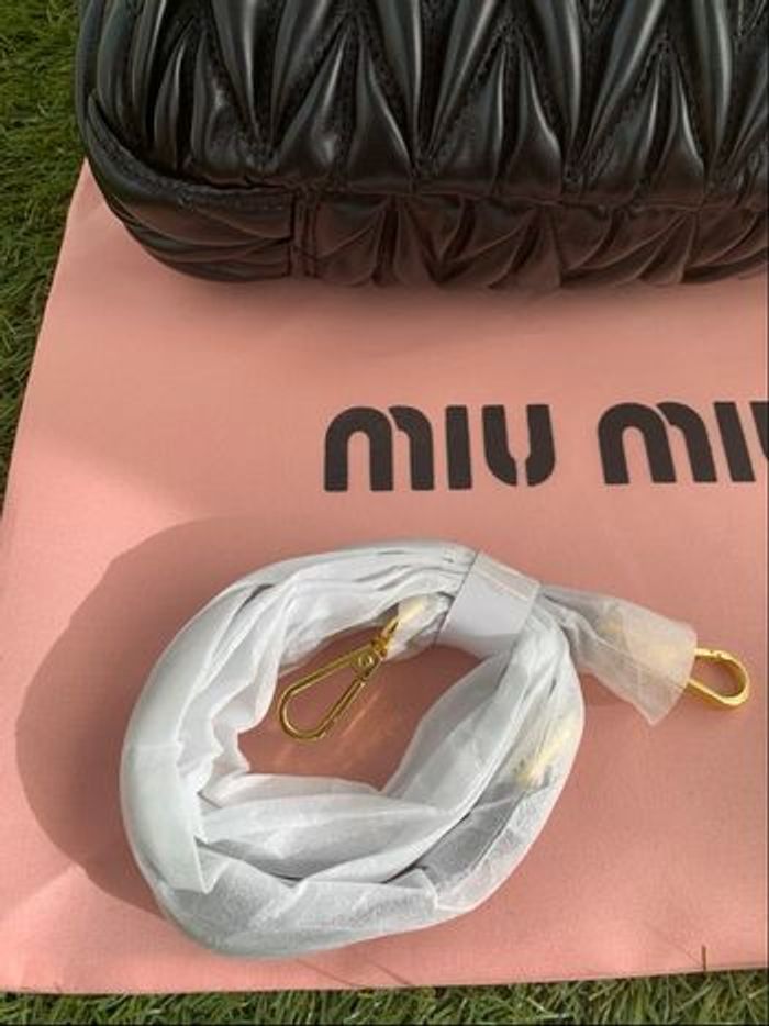 Sac Miu Miu – Cuir matelassé noir – État neuf - photo numéro 5