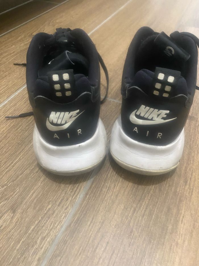 Basket Nike air Jordan noir en taille 42,5 - photo numéro 2