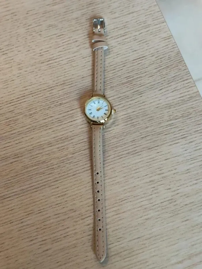 Montre beige ronde, style vintage - photo numéro 4