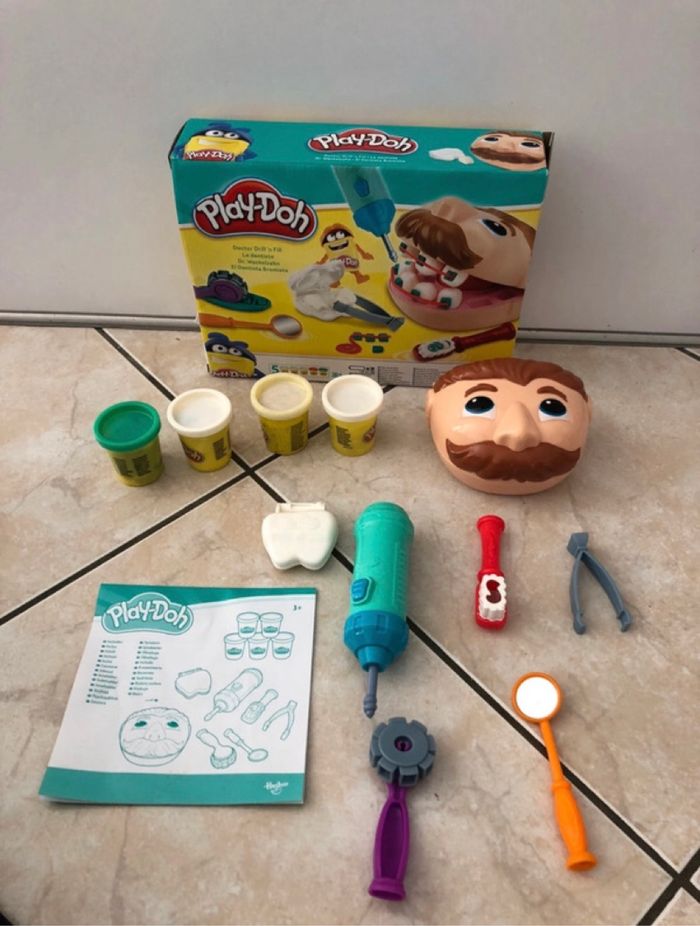 Pâte à modeler dentiste