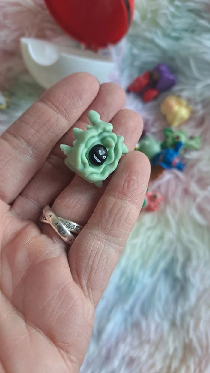 Figurines pokemon et pokeball - photo numéro 6