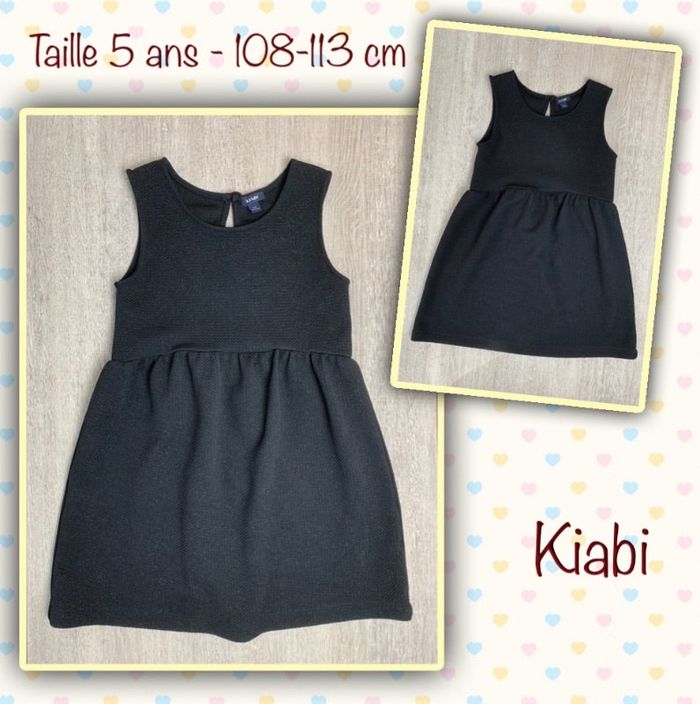 Robe noir pailletée - taille 5 ans - 108-113 cm