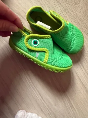 Décathlon chaussures d’eau verte à scratch taille 22 23 bébé garçon fille