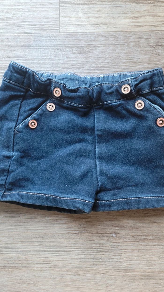 Short tape à l'œil