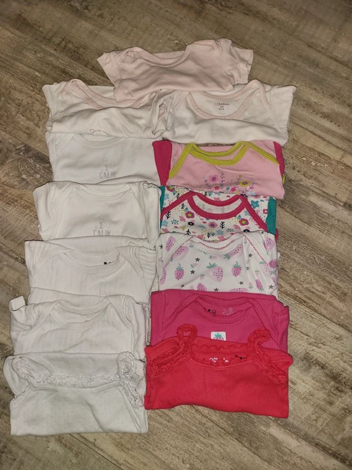 Lot 13 bodies manches courtes/fines bretelles bébé fille 18 mois dont 3 offerts très bon état