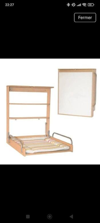 Table à langer mural en bois naturel