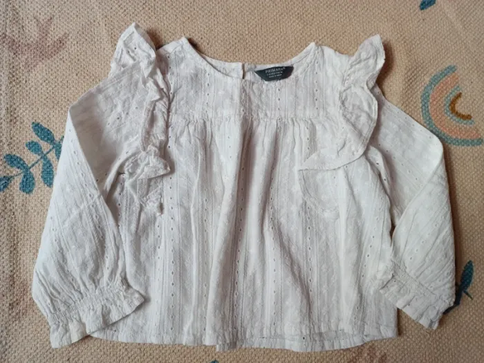 Chemisier blanc dentelle broderie primark 4/5 ans
