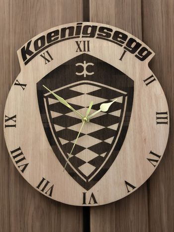 Horloge Voiture Koenigsegg en bois neuve