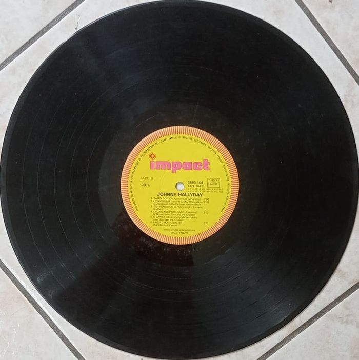 Vinyle Johnny Hallyday le pénitencier vitesse 33 tours format 30 cm - photo numéro 4