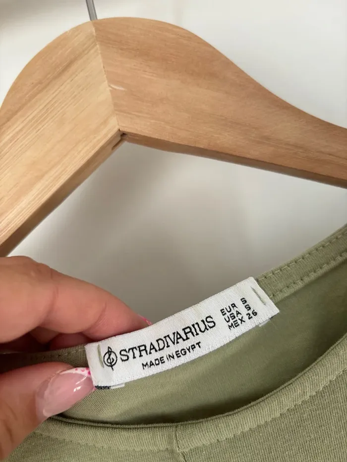 T-shirt vert stradivarius taille S - photo numéro 2