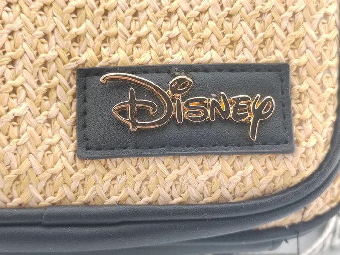 T-shirt Disney + short en jean Kiabi, taille 40 + sac à dos Disney - photo numéro 8