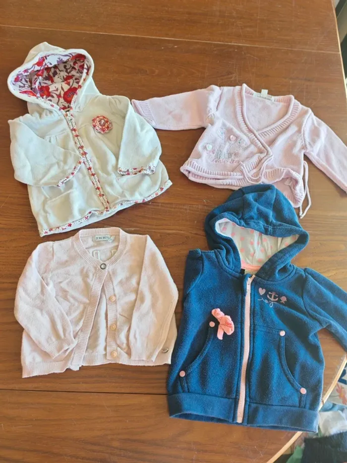 Lot n°6 : pul, gilet bébé 6 mois - photo numéro 5